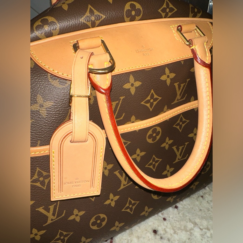 Louis Vuitton Deauville Vanity - Picture 8 of 17